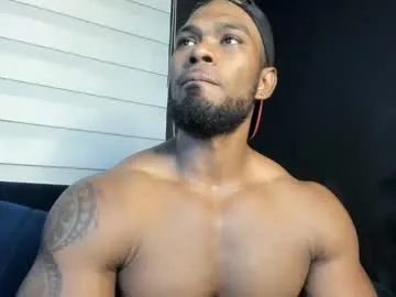 VIKITOMMY – webcam model profile photo Image 4