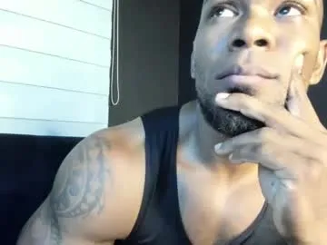 VIKITOMMY – webcam model profile photo Image 7