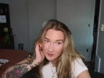 PinkyPai – webcam model profile photo Image 15