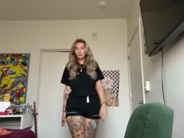 PinkyPai – webcam model profile photo Image 3