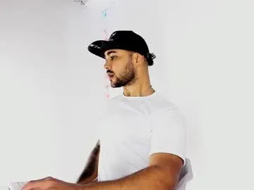 octavarium211 – webcam model profile photo Image 8