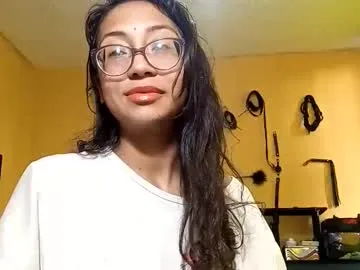 VIKITOMMY – webcam model profile photo Image 10