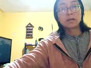 VIKITOMMY – webcam model profile photo Image 13