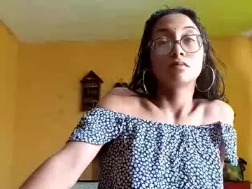 VIKITOMMY – webcam model profile photo Image 7