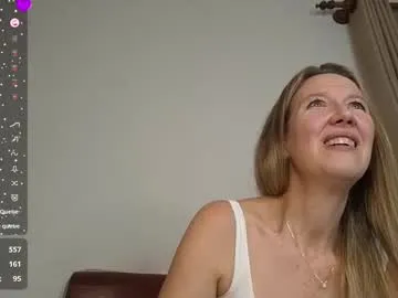 IORio2 – webcam model profile photo Image 2