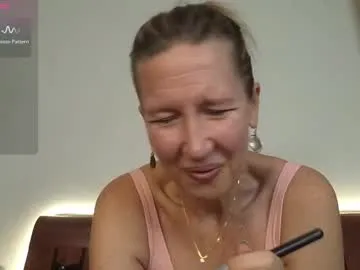 IORio2 – webcam model profile photo Image 4