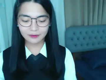 hina_porn – webcam model profile photo Image 3