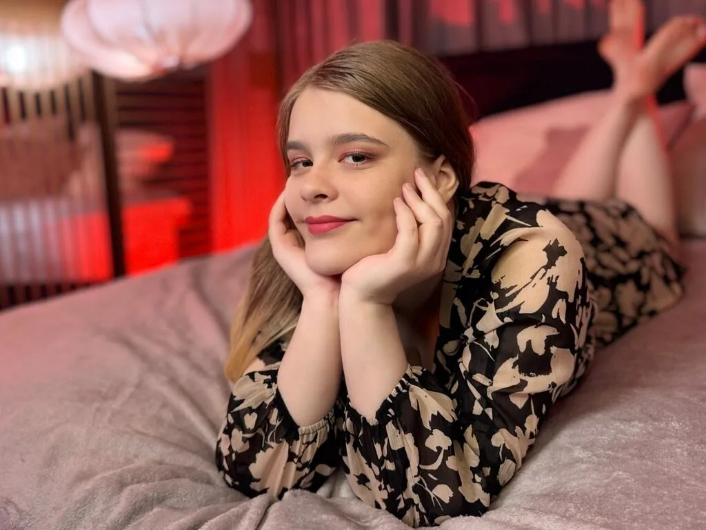 NinaGlasses – webcam model profile photo