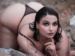 BellaSophiee – webcam model profile photo