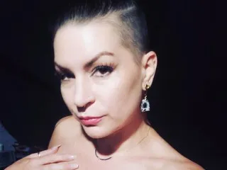TheeLadyKatrina – webcam model profile photo
