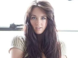 bedroomeyess – webcam model profile photo Image 2