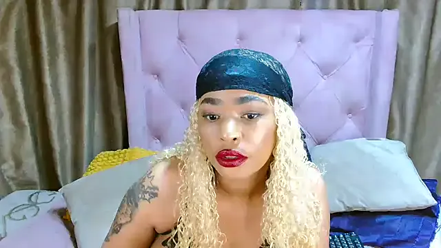 Prueberry – webcam model profile photo Image 12