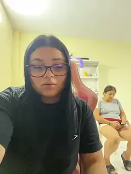 TOP_po – webcam model profile photo Image 10