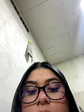 TOP_po – webcam model profile photo Image 11