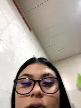 TOP_po – webcam model profile photo Image 12