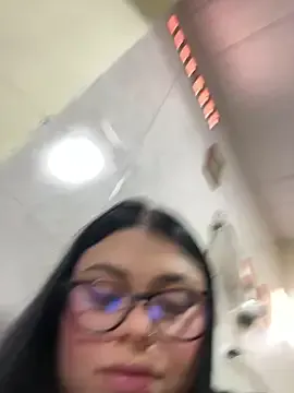 TOP_po – webcam model profile photo Image 16