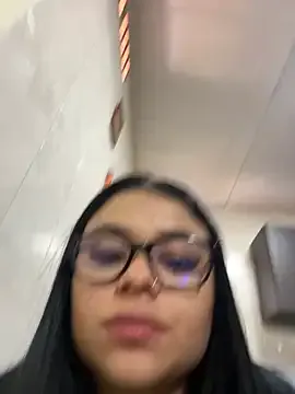 TOP_po – webcam model profile photo Image 18