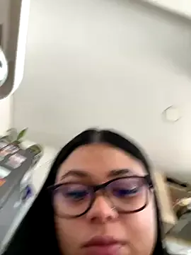 TOP_po – webcam model profile photo Image 2