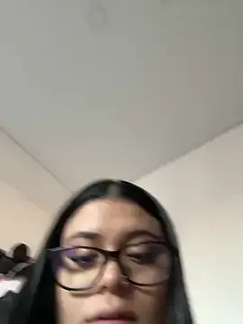 TOP_po – webcam model profile photo Image 3