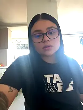 TOP_po – webcam model profile photo Image 7