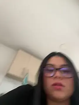 TOP_po – webcam model profile photo Image 8