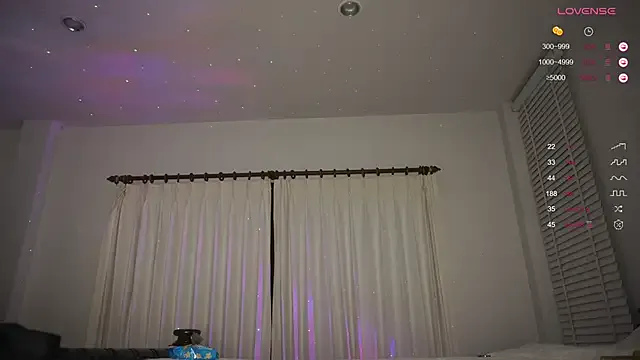 Taanni – webcam model profile photo Image 15