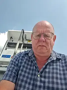 raisawetsx – webcam model profile photo Image 15