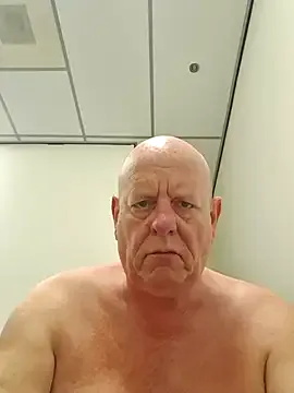 raisawetsx – webcam model profile photo Image 2