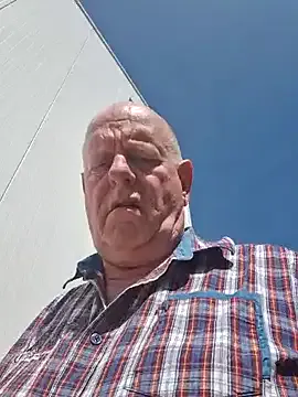 raisawetsx – webcam model profile photo Image 3