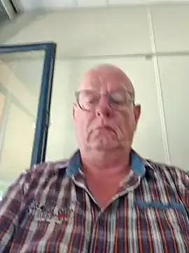 raisawetsx – webcam model profile photo Image 8