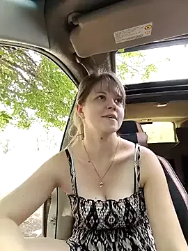 PinkyPai – webcam model profile photo Image 3