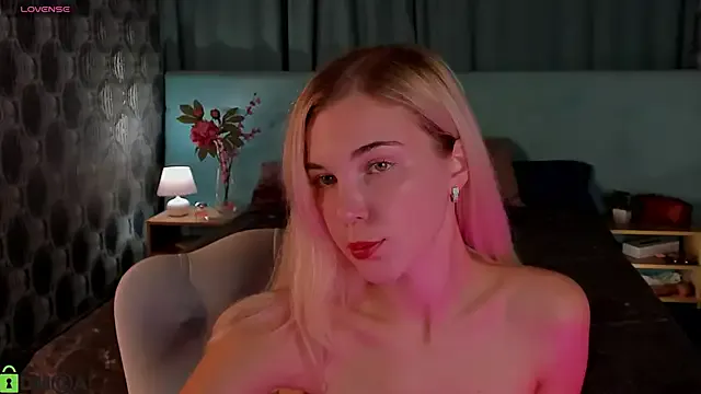 lola_bunny68 – webcam model profile photo Image 4