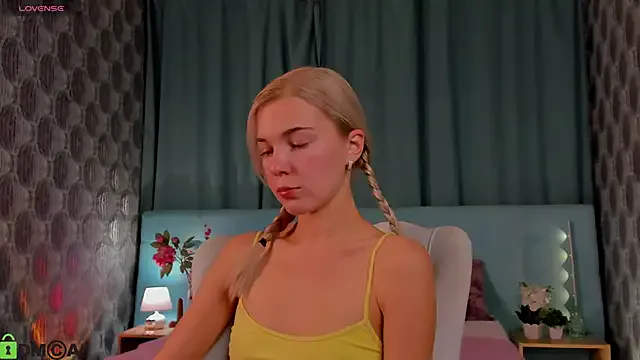 lola_bunny68 – webcam model profile photo Image 7