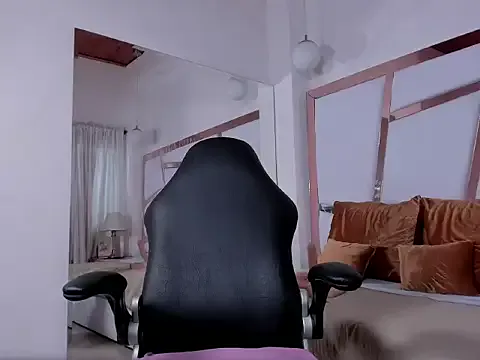 Youlalia – webcam model profile photo Image 17