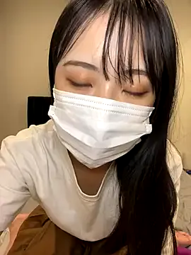 little_yena – webcam model profile photo Image 2