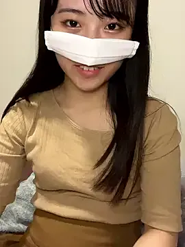 little_yena – webcam model profile photo Image 4