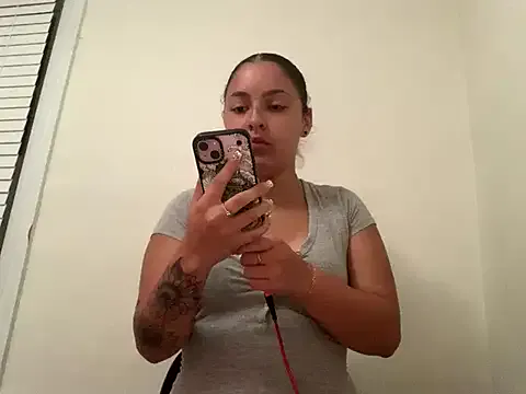 iam_eli – webcam model profile photo Image 17