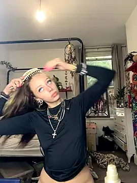 TOP_po – webcam model profile photo Image 5