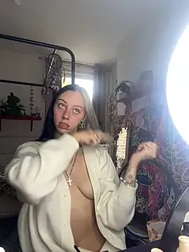 TOP_po – webcam model profile photo Image 7