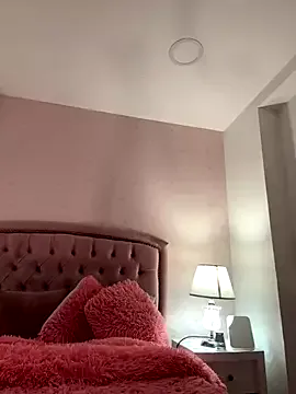 IORio2 – webcam model profile photo Image 2