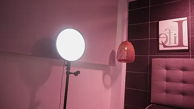 evie_may – webcam model profile photo Image 12