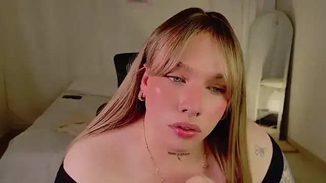 elisonni – webcam model profile photo Image 4