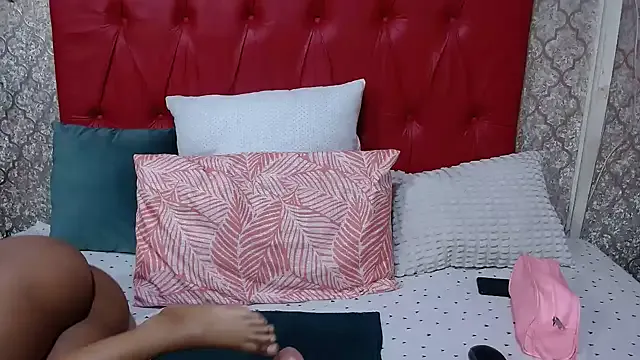 IORio2 – webcam model profile photo Image 18