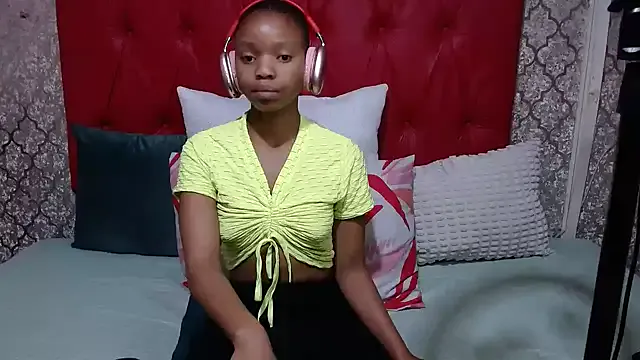 IORio2 – webcam model profile photo Image 19