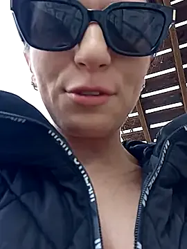 elisonni – webcam model profile photo Image 6