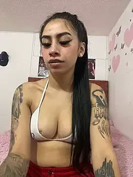 Enchantix – webcam model profile photo Image 6