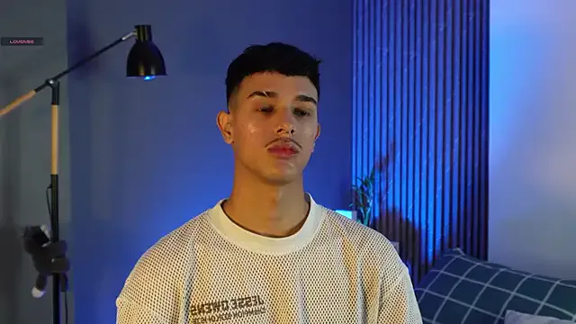 space_boys18 – webcam model profile photo Image 2