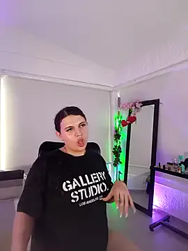 hina_porn – webcam model profile photo Image 10