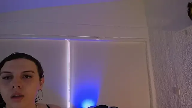 hina_porn – webcam model profile photo Image 15