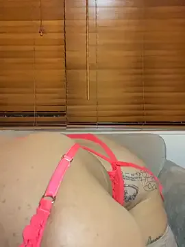 _MiaQueen_ – webcam model profile photo Image 4